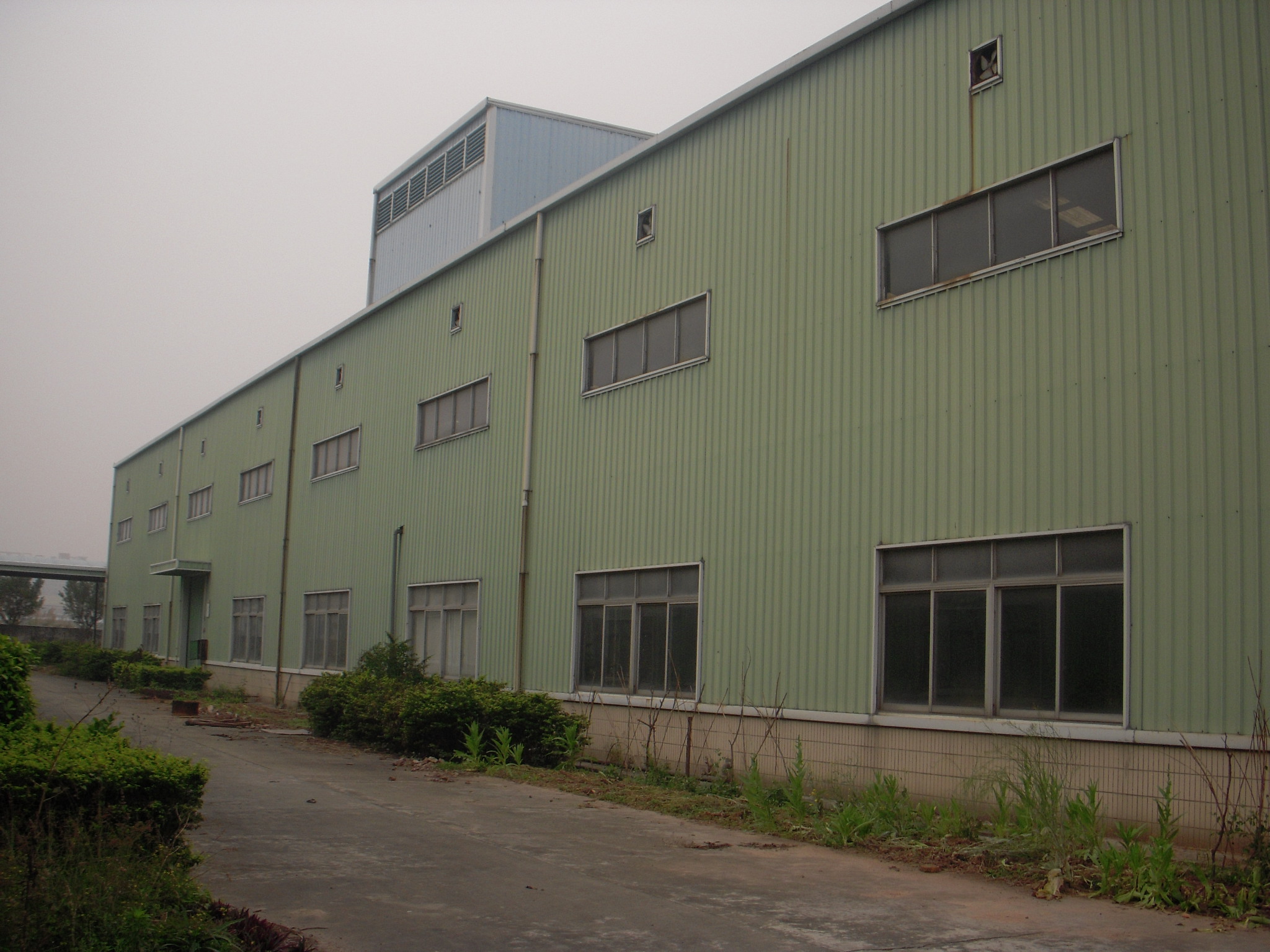 东莞常平独院单一层钢结构带地漆5000平方厂房出租