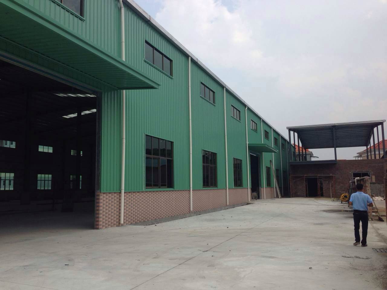 东莞茶山单一层钢结构厂房3400平方出租或分租可办环评