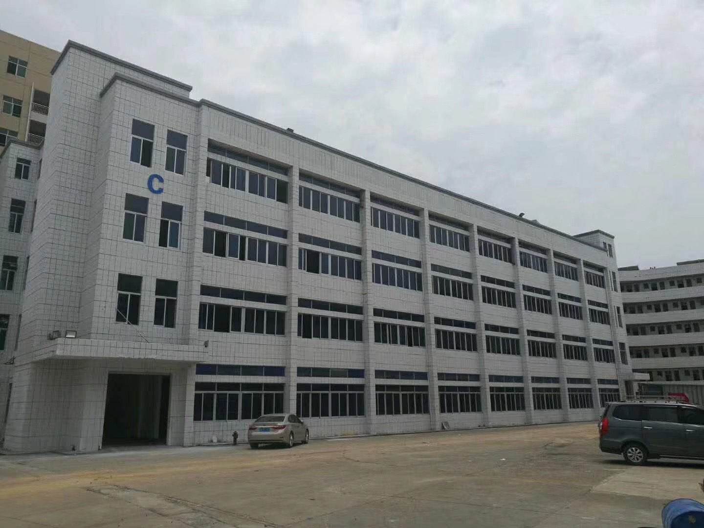 东莞横沥独院标准厂房分租一楼2400平方厂房出租喷淋消防