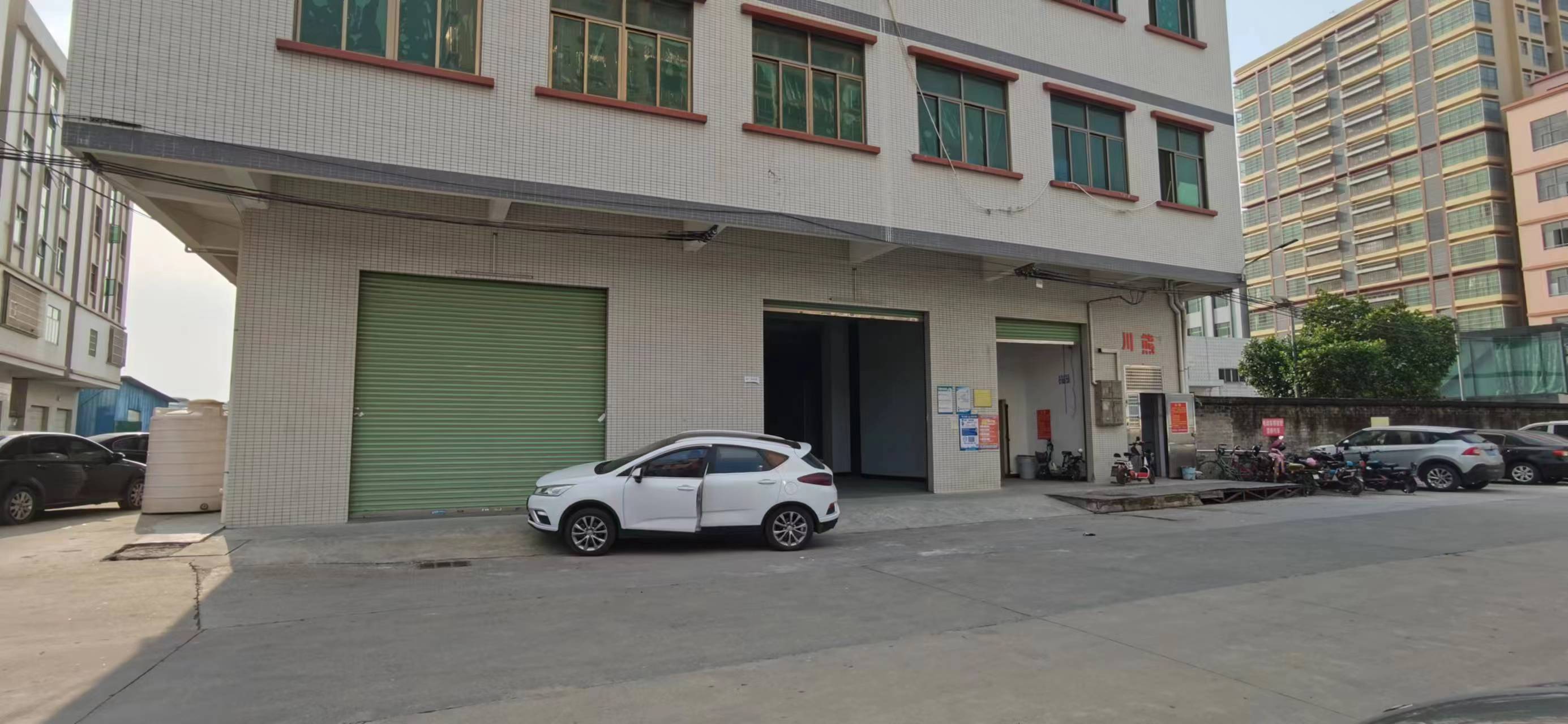 东莞横沥贝冲新出厂房一楼900平方精装修厂房出租有地坪漆