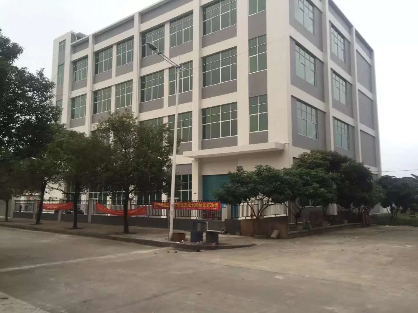 东莞长安新出红本独院全新标准厂房7500平方厂房出租带牛角